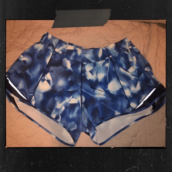 lululemon athletica Pants - 💙Hotty Hot Short II 4’💙